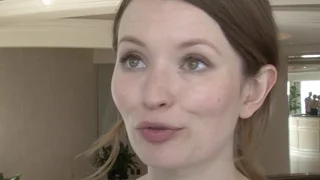 Emily Browning on the Perfect Kiss