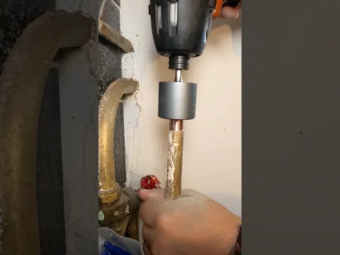 Copper Pipe cleaner working overtime on thick old paint in real time!