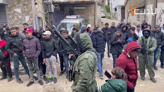 مسلحون يطلقون النار خلال تشييع جثمان الشهيد علاء شحام في مخيم قلنديا 