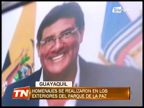 Homenajes se realizaron en los exteriores del parque de la Paz