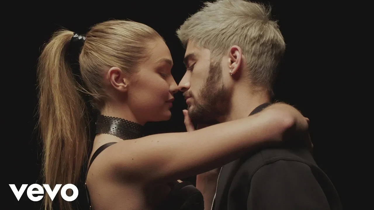 ZAYN - PILLOWTALK (Official Video) ZAYN - PILLOWTALK (Official Video)