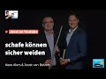 Download Lagu schafe können sicher weiden | Kees Alers en Joost van Belzen