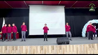 انشودة الوالدين أداء طلاب المدارس العمرية 