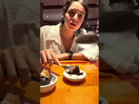 Pedindo uma pedaço da sobremesa da minha esposa mas comendo tudo