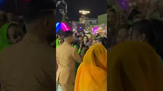 شاهد تفاعل الجمهور مع النجم عثمان بشه سيد الدلال حفلات الزفاف القاهره هجيج شديد NEW 