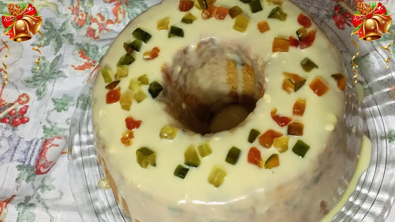 200g de aveia flocos finos 4 bananas nanicas Suco de 1 laranja 1 maçã 1/3 xícara de óleo 3 ovos 1 xí. 