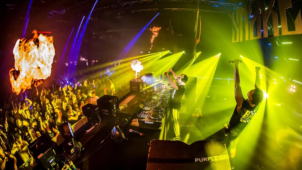 F. NøIzE & Spitnoise & Tha Watcher - Double Headed Snake (Official Snakepit 2019 Anthem) F. NøIzE & Spitnoise & Tha Watcher - Double Headed Snake (Official Snakepit 2019 Anthem)