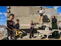Lagu A nomadic family in the midst of the cold | Building a shelter and tasting Farzaneh's heavenly food!