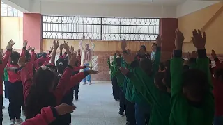 طابور الصباح رياض الأطفال معهد عمر الفاروق النموذجي     دندنها