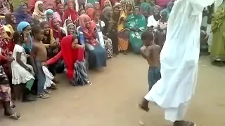 فارس الحديد إن ح مي طفل يطلب البطان 