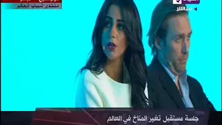 منتدى شباب العالم   لحظة إنفعال د  نهى وخروجها من المؤتمر بسبب مقاطعة المذيعة لحديثها دندنها
