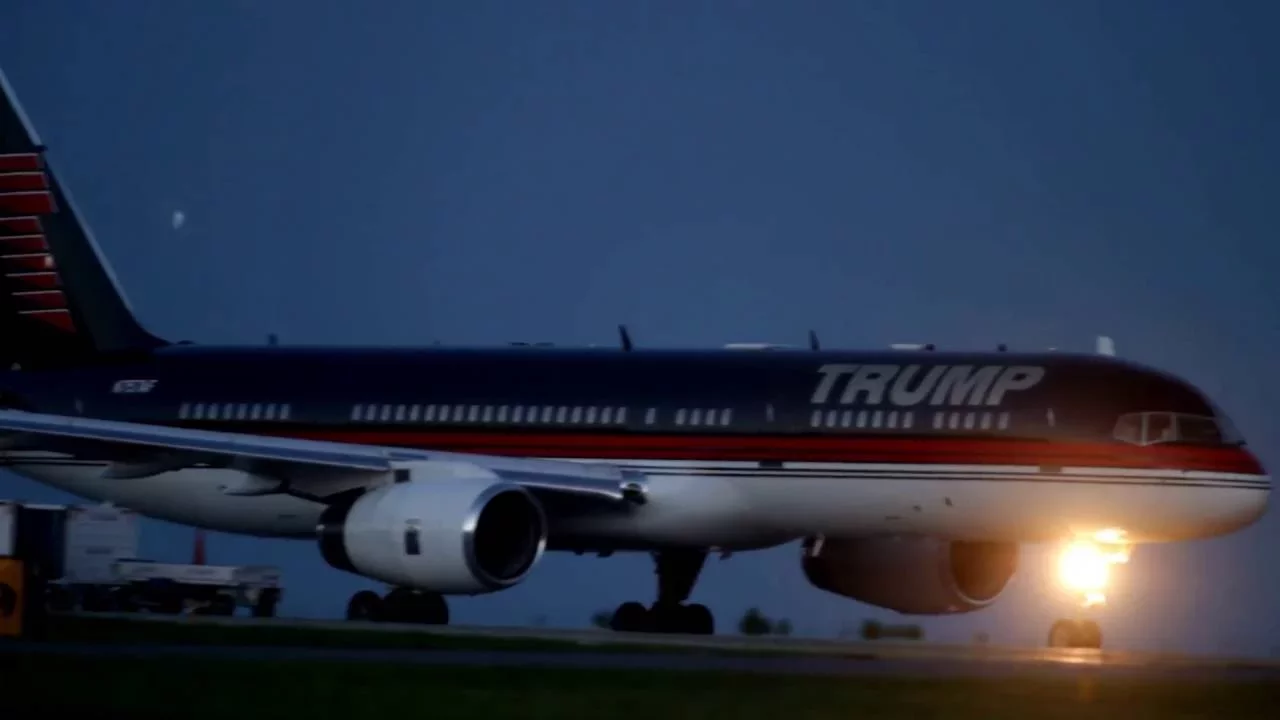 American airlines: prepare for land @ Fayetteville regional airport