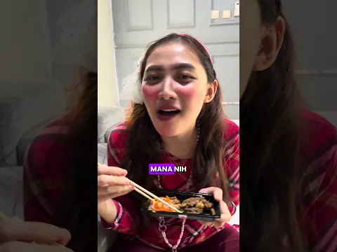 Bocil makan pake sumpit