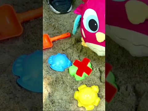Какую формочку выберет ХопХоп? #игрушки #длядетей #песочница