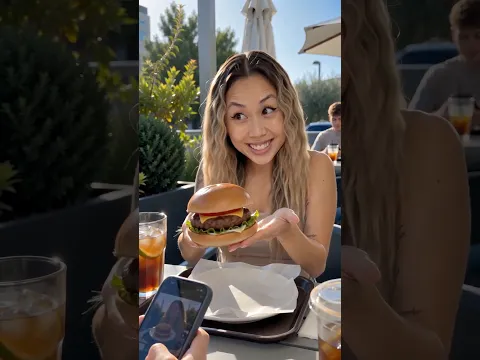 FAKE FLY IN A BURGER PRANK 🪰🍔