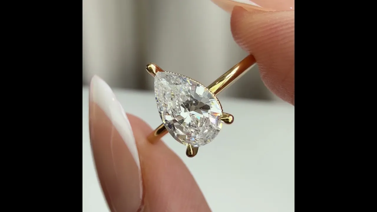 Elora丨Hidden Halo 1CT Pear Lab Diamond Ring with Basket Setting