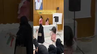 تخرج بنتي يوم سمعت اسم السعودية ف الاغنيه راحت ركض حفلات تخرج حفل تخرج عبايات تخرج 