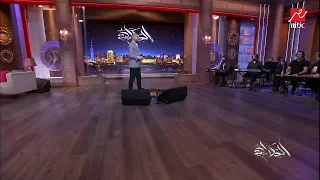 بأداء مؤثر جد ا   تامر عاشور يغني  بقول عادي  دندنها
