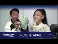 Lagu Romantisnya Robi DA7 Pada April DA7 Saat Kasi Hadiah
