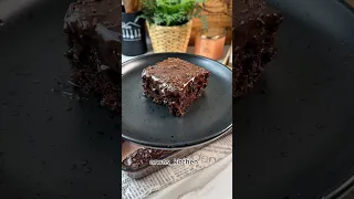 كيكة الشوكولاتة بصوص الشوكولاتة اللذيذة Explore اكسبلور حلى وصفات Cake Dessert 
