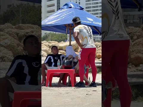 Buscando un gimnasio en la playa 🏖️😂￼