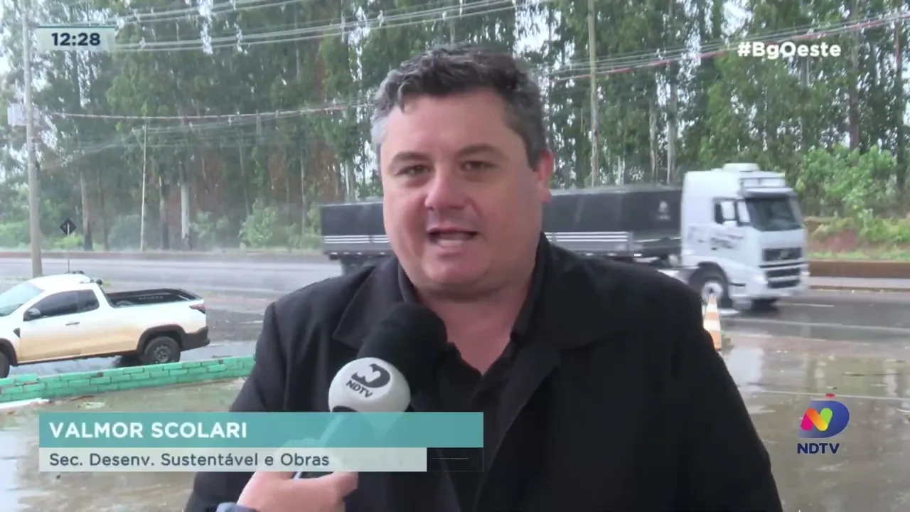 Chuva causa alagamentos na Avenida Leopoldo Sander em Chapecó