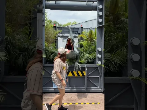 UN DINOSAURIO ME ATACO