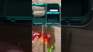 صوفيا محتارة شو تعطي معلمتها بس بالاخير قررت    عملتلا لانش بوكس غير الزعتر دندنها