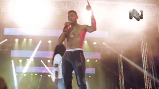 girl freaks out at dbanj perfomance phynofest