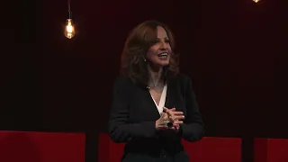 A alegria de poder se sentir triste | Leila Ferreira | TEDxFCMMG