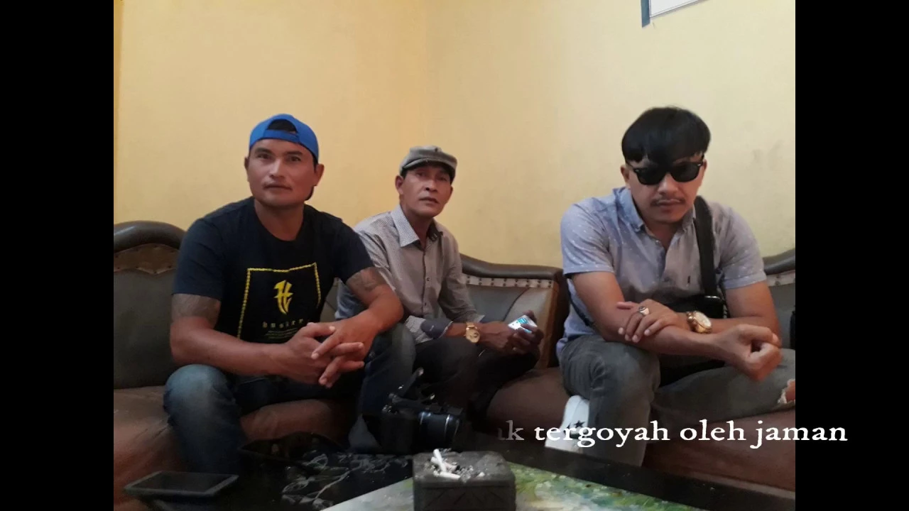 KAMPUNG HALAMAN KARAOKE PRASIDA BAND KAMPUNG HALAMAN KARAOKE PRASIDA BAND