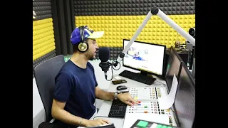 كاريوكي عم المجال كله   يبني أنا في الشغله دي عمها   اللي باعني برحتو دندنها
