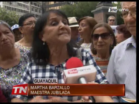 Maestros jubilados realizaron plantón por pago de sus incentivos