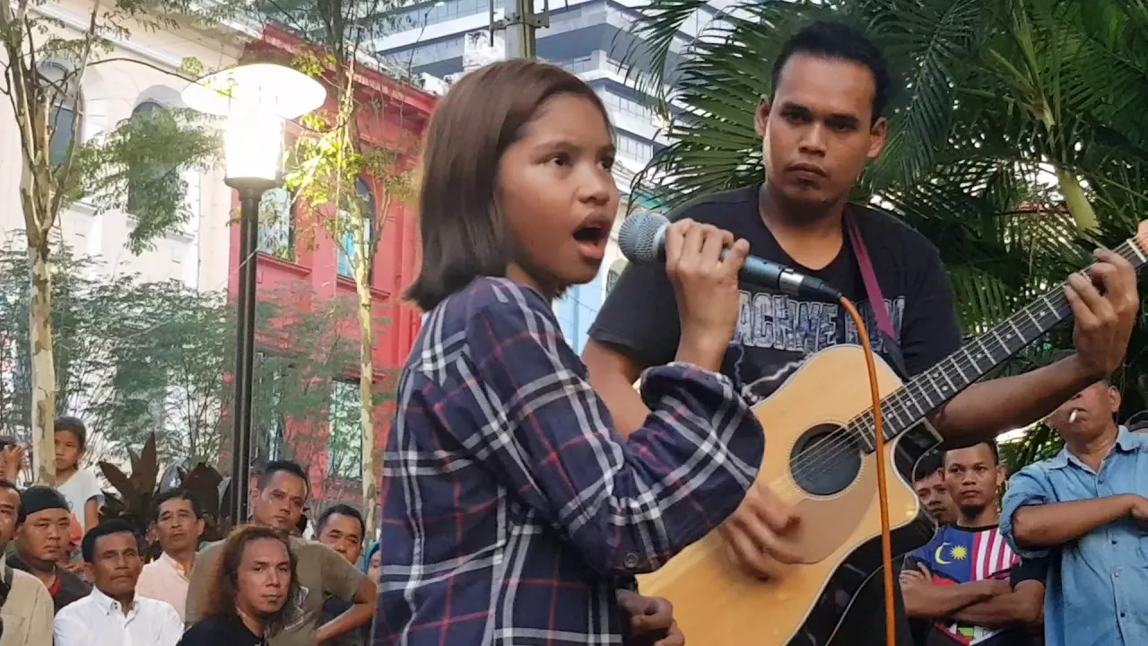 Sedap budak ni nyanyi,berdiri bulu roma kalau dengar