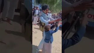 شجاعه اطفال اليمن رفض ترك السلاح  اليمن  السعودية الكويت الامارات قطر عمان البحرين  دندنها