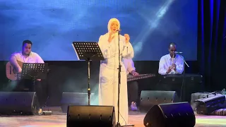 لو هاتسيب   محمد حماقي   لايف ع المسرح دندنها