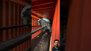 شحن السيارات داخل الحاويات شحن دولي شحن سيارات نقل آمن مبتكر حاويات تجارة دولية تطور بلا حدود 