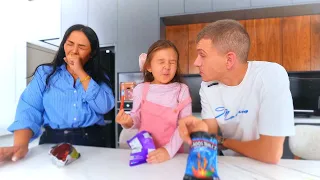 تحدي بين الحلويات الحامضة و الحارة..هيا اختنقت😳