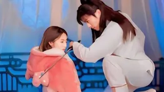 بنت كيوته بتلاقي حجر بينقلها لعالم تانى بالغلط وبيهددها الامير بالقتل لو معرفتوش كل حاجه عنها ملخص م 