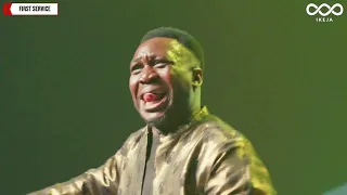 dare justified leads an undignified praise session at celebration church ikeja