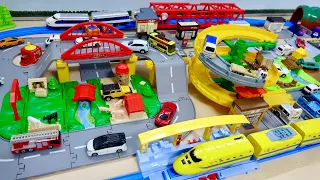 プラレール新幹線0系&ドクターイエロー☆踏切・鉄橋レールを走行！トミカタウン回転コース ミニカーを走らせて街に駐車