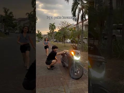 gak keliatan 🙂