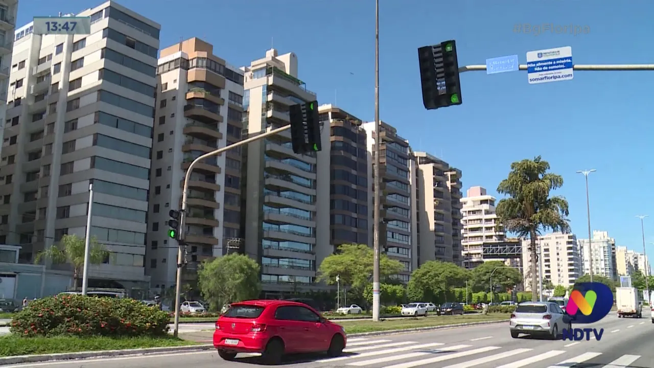 Controladores de tráfego ajudam a melhorar a mobilidade do trânsito de Florianópolis