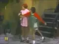 Download Lagu Chaves - 7ª Temporada - Chiquinha dá Um Soco na Cara de Pópis