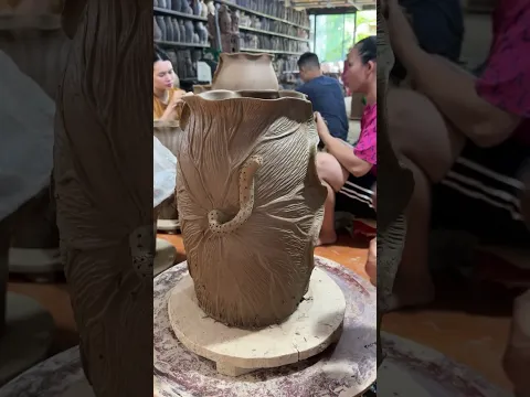 Khoảnh khắc nổi bật từ 0:00 đến 0:55 trong fine art pottery/the art of shaping clay from the hands o