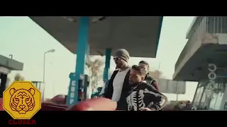 حاله عيشين بكفنا دندنها