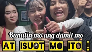 Bunutin mo ang damit mo, At isuot mo ito !