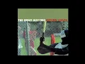 Download Lagu The Great Jazz Trio - Autumn Leaves (2003 Hank Jones, Richard Davis \u0026 Elvin Jones)