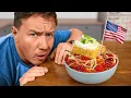 Download Lagu Britse man probeert Amerikaanse chili en maïsbrood