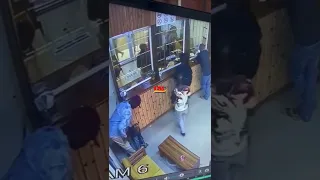 FULL VIDEO MAJAMBAZI WALIVYOVAMIA KIBANDA CHA WAKALA WA PESA GOBA WATOA BUNDUKI AK47 